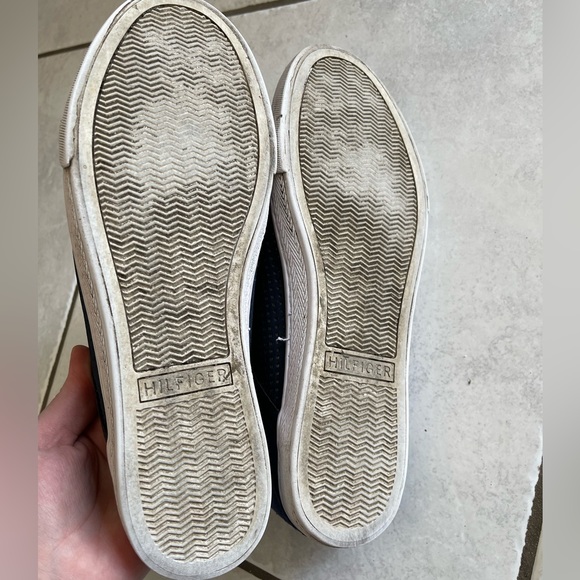 Tommy Hilfiger Navy Perforated Sneaker size 10 - Picture 5 of 6